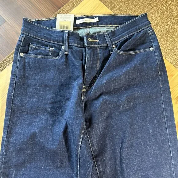Levi's Mid-Rise Classic Bootcut Hypersoft Jeans Size 6 - W28 L32 NWT - Picture 3 of 8